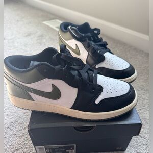 Nike Air Jordan 1 Low big kids sz.6.5 black white & olive green - new